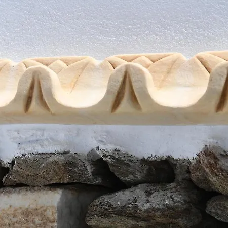 Laurel House Triandáros