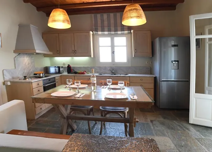 Holiday home Laurel House *